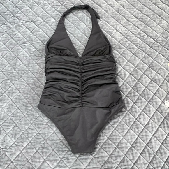 L*Space One Piece Swimsuit Women Size 6 Black Ruched Halter V Neck B14 - Picture 5 of 7